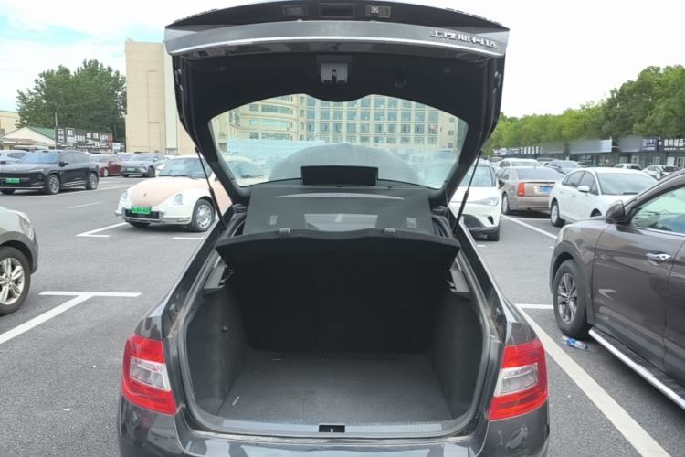 Used Skoda Octavia 2017 1.6L Automatic Smart Drive Edition Trunk