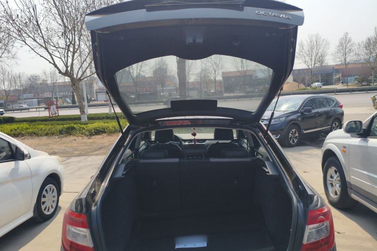 Used Skoda Octavia 2017 1.6L Automatic Chuanxing Edition Trunk