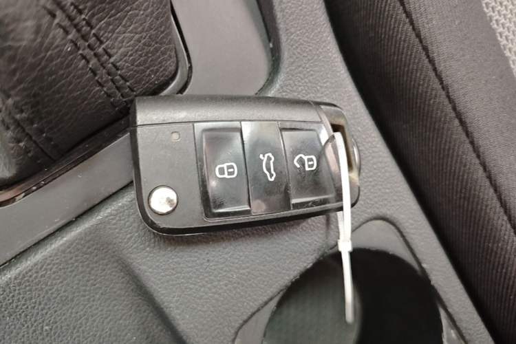 Used Skoda Octavia 2017 Classic Model 1.6L Automatic Comfort Edition Vehicle Key
