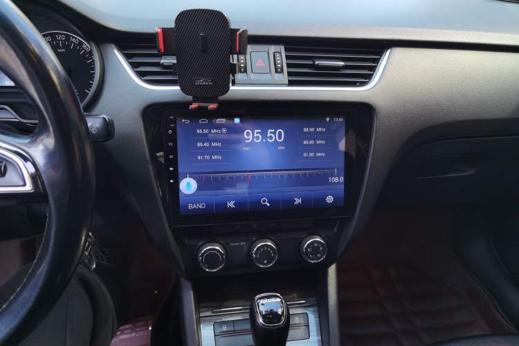 Used Skoda Octavia 2017 1.6L Automatic Smart Drive Edition Audio And AC Panel