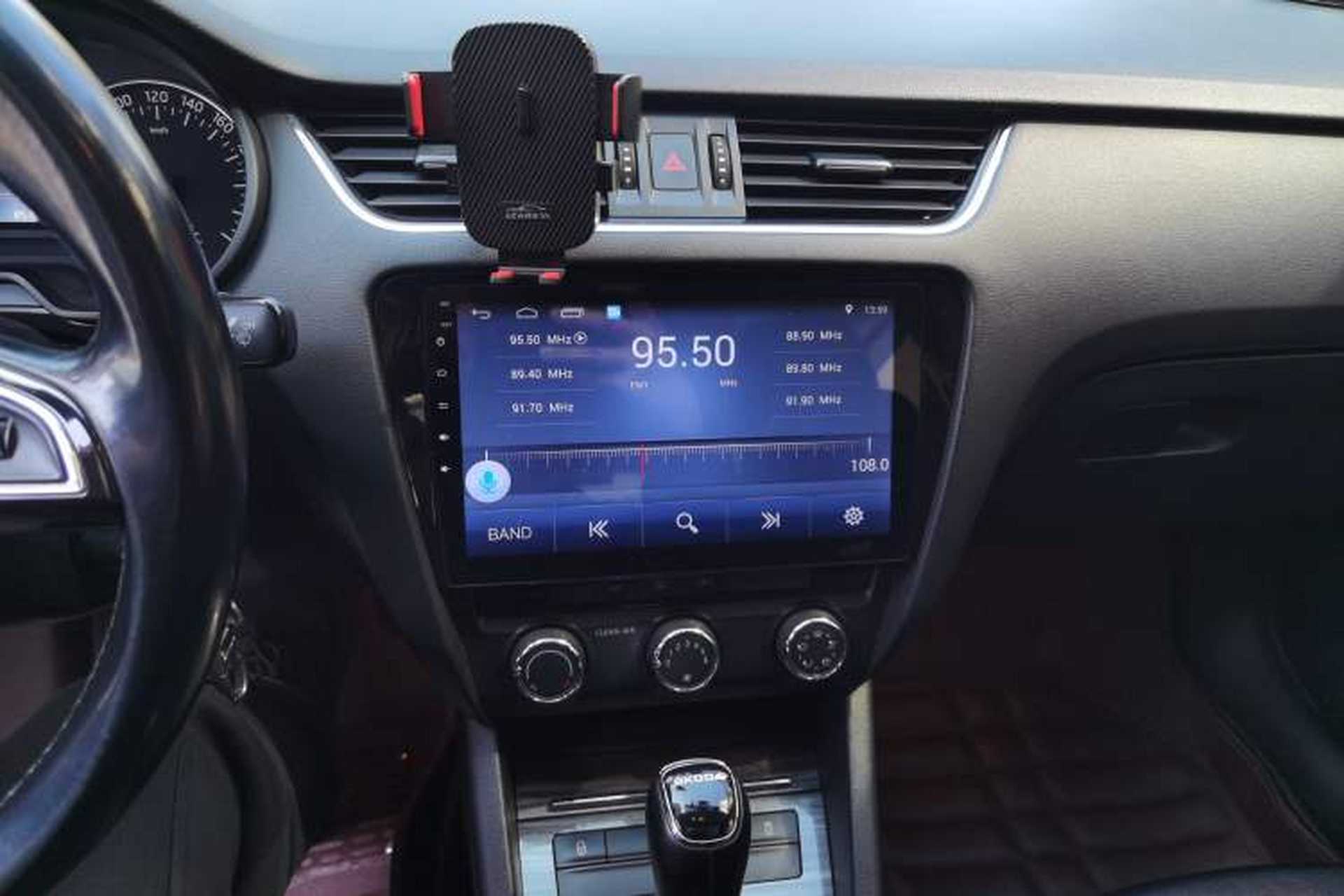 Used Skoda Octavia 2017 1.6L Automatic Smart Drive Edition Audio And AC Panel