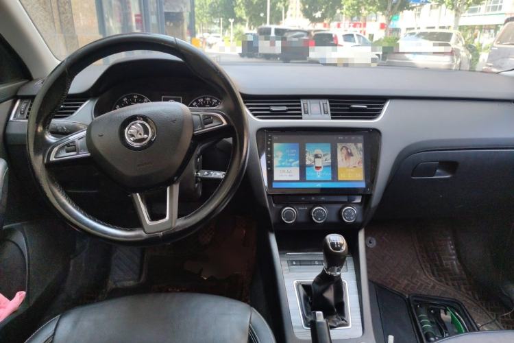 Used Skoda Octavia 2017 1.6L Manual Smart Drive Edition Center Console