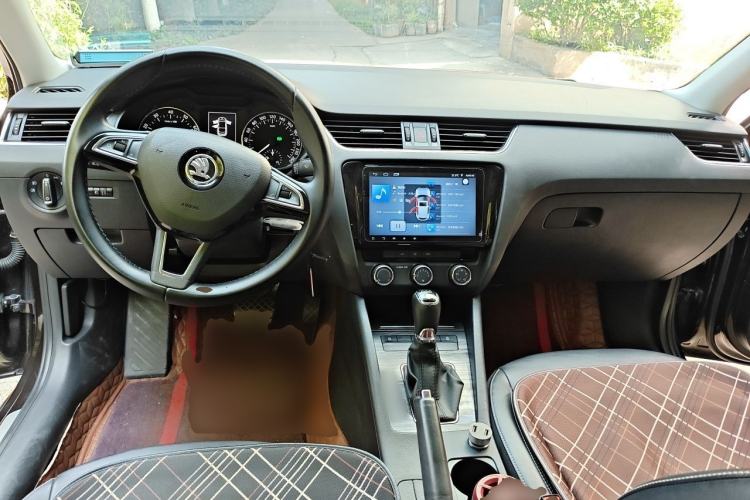 Used Skoda Octavia 2017 TSI280 DSG Smart Drive Edition Center Console