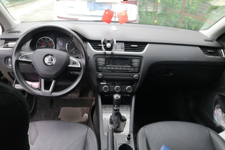 Used Skoda Octavia 2017 1.6L Automatic Smart Drive Edition Center Console