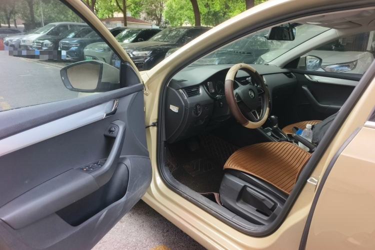 Used Skoda Octavia 2017 1.6L Automatic Chuanxing Edition Driver Seat