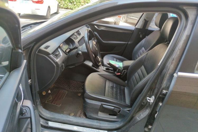Used Skoda Octavia 2017 1.6L Manual Smart Drive Edition Driver Seat