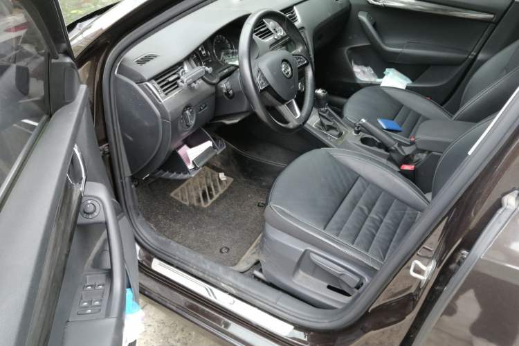 Used Skoda Octavia 2017 1.6L Automatic Smart Drive Edition Driver Seat