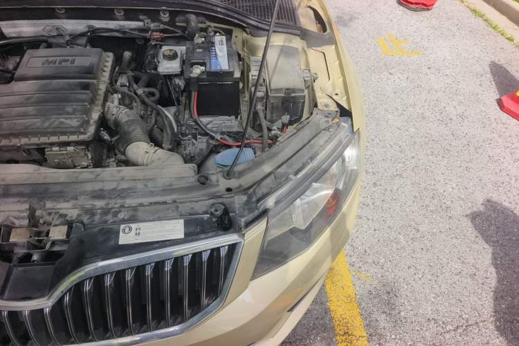 Used Skoda Octavia 2017 1.6L Automatic Chuanxing Edition Engine Bay Left