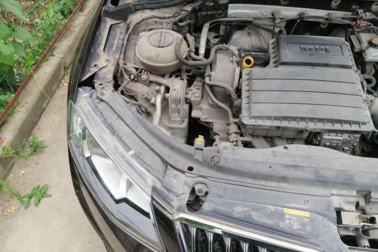 Used Skoda Octavia 2017 1.6L Automatic Smart Drive Edition Engine Bay Right