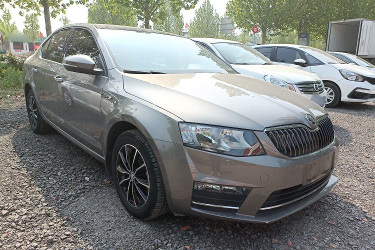 Used Skoda Octavia 2017 1.6L Automatic Smart Drive Edition Exterior 1