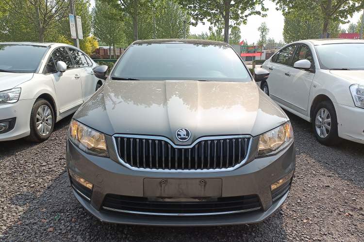 Used Skoda Octavia 2017 1.6L Automatic Smart Drive Edition Front