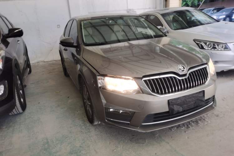 Used Skoda Octavia 2017 1.6L Automatic Chuanxing Edition Front Right 45 Deg
