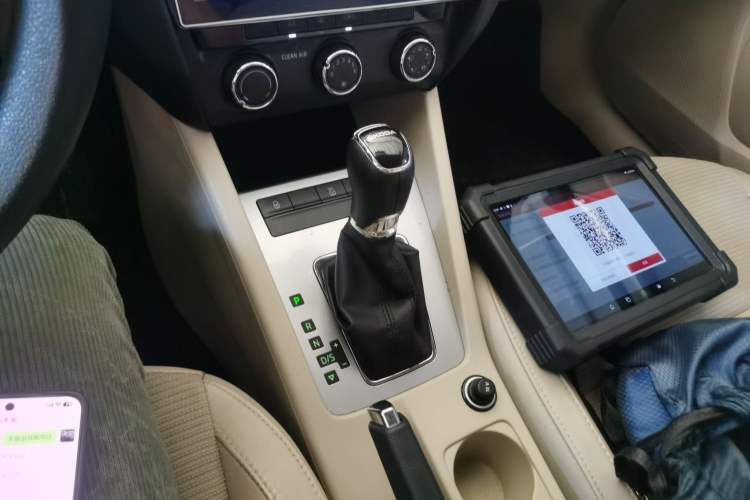 Used Skoda Octavia 2017 1.6L Automatic Chuanxing Edition Gear Lever