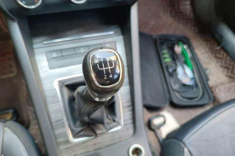 Used Skoda Octavia 2017 1.6L Manual Smart Drive Edition Gear Lever