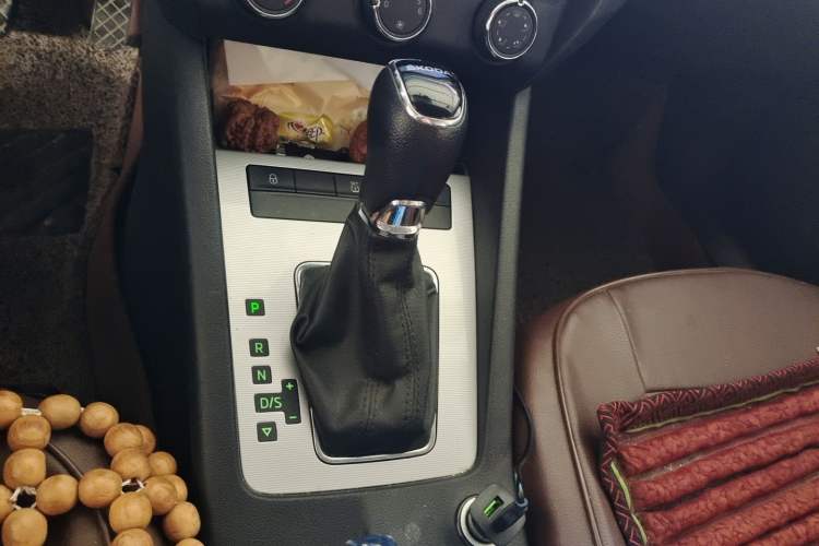 Used Skoda Octavia 2017 1.6L Automatic Chuanxing Edition Gear Lever