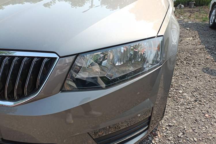 Used Skoda Octavia 2017 1.6L Automatic Smart Drive Edition Left Front Headlight