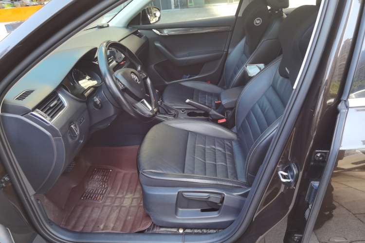 Used Skoda Octavia 2017 1.6L Automatic Smart Drive Edition Left Front Seat