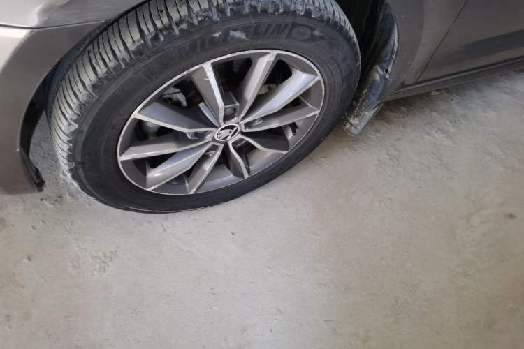 Used Skoda Octavia 2017 1.6L Automatic Chuanxing Edition Left Front Wheel Hub