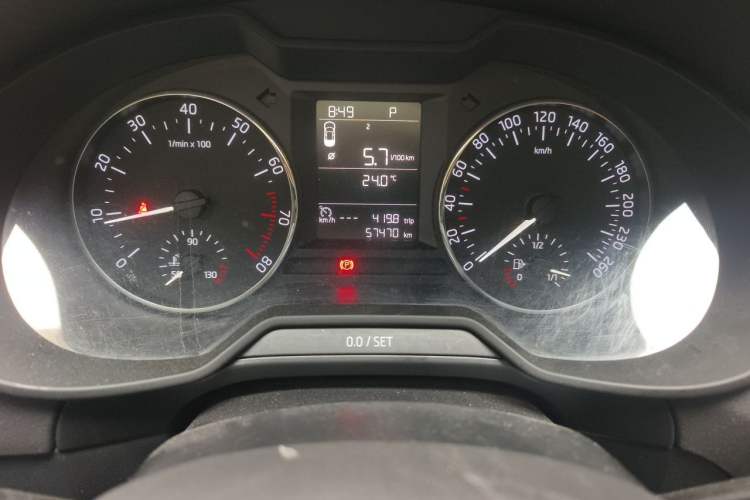 Used Skoda Octavia 2017 1.6L Automatic Chuanxing Edition Odometer Close Up