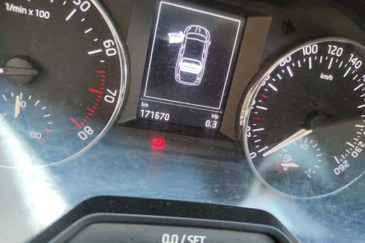 Used Skoda Octavia 2017 1.6L Manual Smart Drive Edition Odometer Close Up