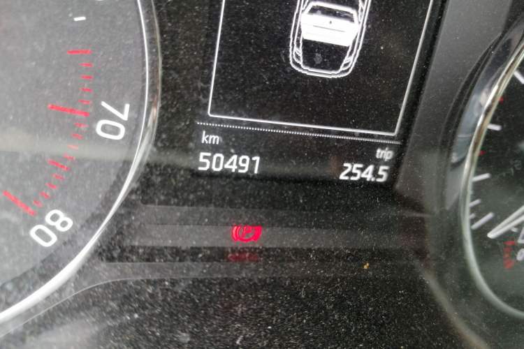 Used Skoda Octavia 2017 1.6L Automatic Smart Drive Edition Odometer Close Up