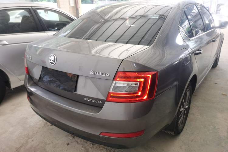 Used Skoda Octavia 2017 1.6L Automatic Chuanxing Edition Rear Right 45 Deg