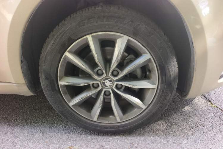 Used Skoda Octavia 2017 1.6L Automatic Chuanxing Edition Right Front Wheel Hub