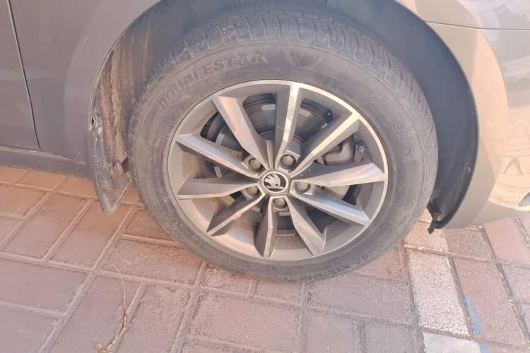 Used Skoda Octavia 2017 1.6L Automatic Chuanxing Edition Right Front Wheel Hub