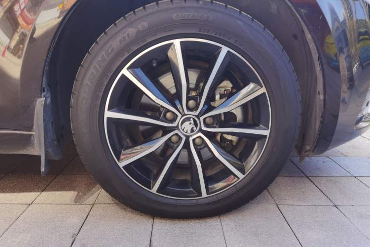 Used Skoda Octavia 2017 1.6L Automatic Smart Drive Edition Right Front Wheel Hub