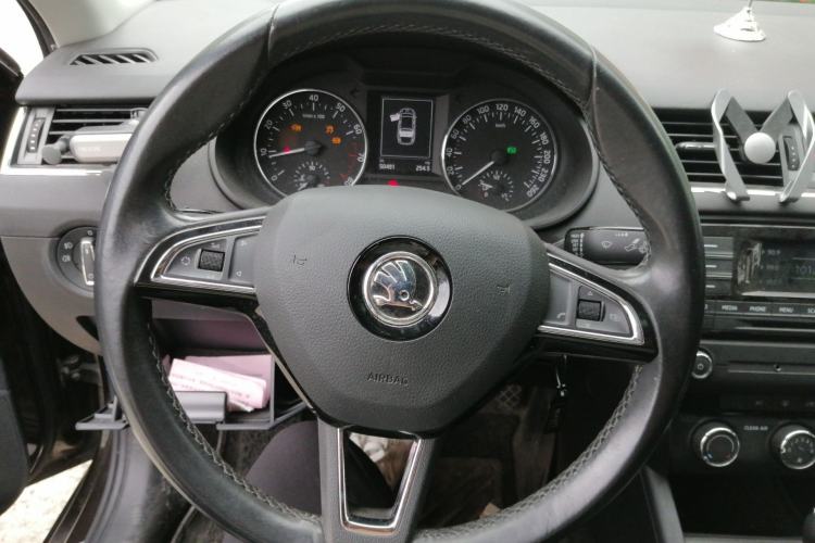 Used Skoda Octavia 2017 1.6L Automatic Smart Drive Edition Steering Wheel