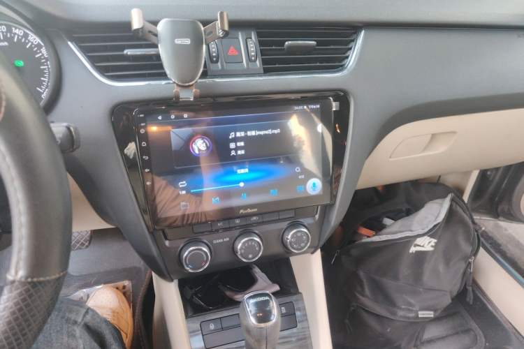 Used Skoda Octavia 2017 1.6L Automatic Smart Drive Edition Audio And AC Panel