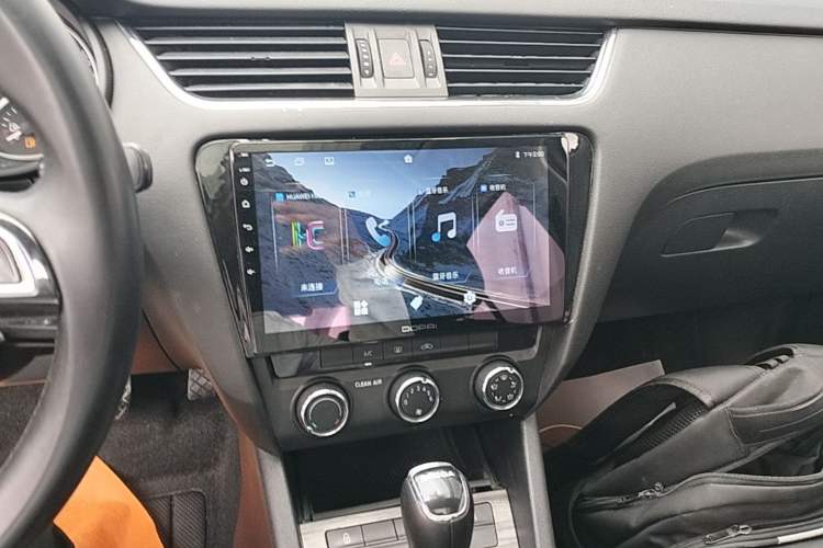Used Skoda Octavia 2017 1.6L Automatic Smart Drive Edition Audio And AC Panel
