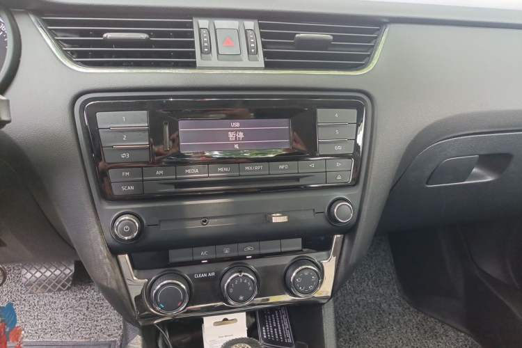 Used Skoda Octavia 2017 1.6L Automatic Chuanxing Edition Audio And AC Panel