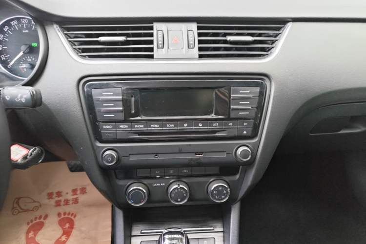 Used Skoda Octavia 2017 1.6L Automatic Smart Drive Edition Audio And AC Panel
