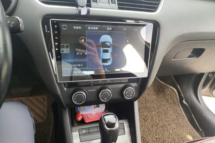 Used Skoda Octavia 2017 1.6L Automatic Smart Drive Edition Audio And AC Panel