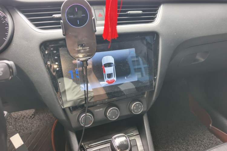 Used Skoda Octavia 2017 1.6L Automatic Smart Drive Edition Audio And AC Panel
