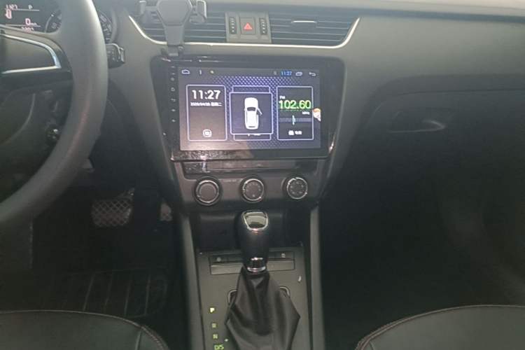 Used Skoda Octavia 2017 Classic Model 1.6L Automatic Comfort Edition Audio And AC Panel