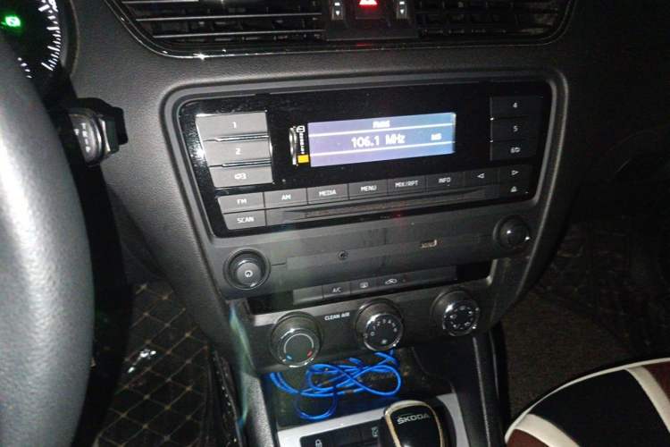 Used Skoda Octavia 2017 1.6L Automatic Chuanxing Edition Audio And AC Panel