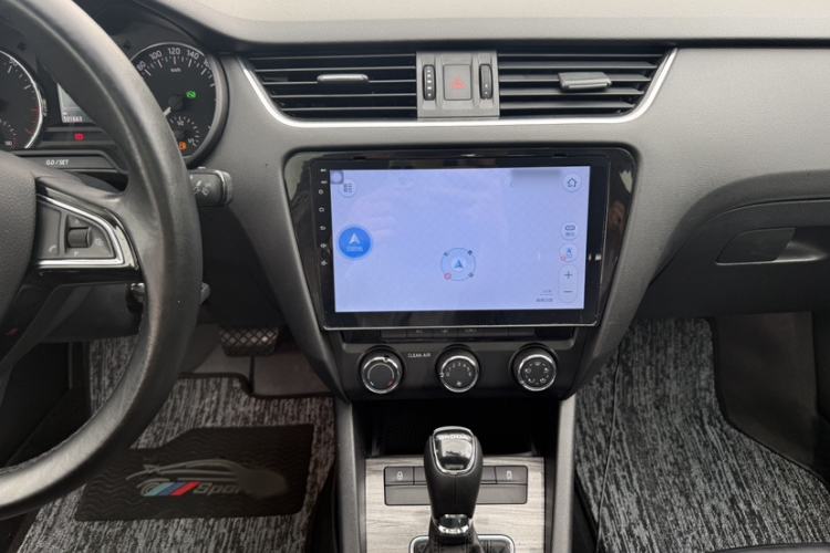 Used Skoda Octavia 2017 1.6L Automatic Smart Drive Edition Audio And AC Panel