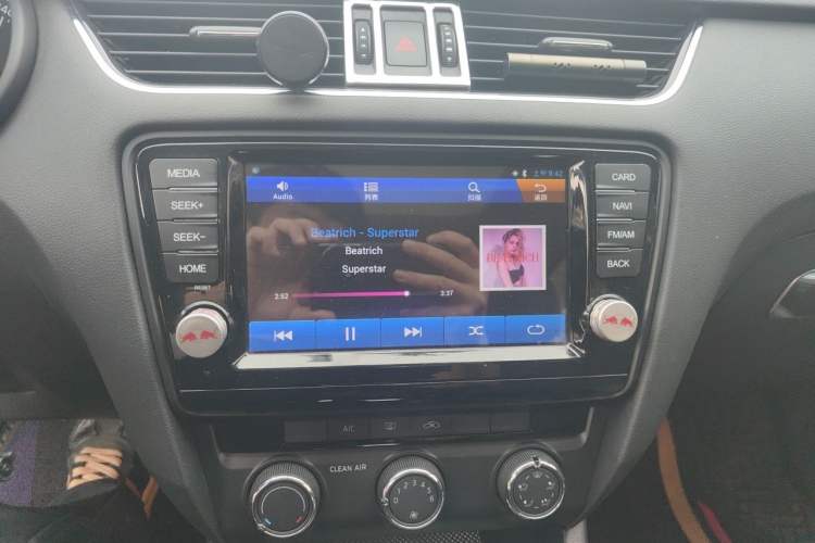 Used Skoda Octavia 2017 1.6L Automatic Smart Drive Edition Audio And AC Panel