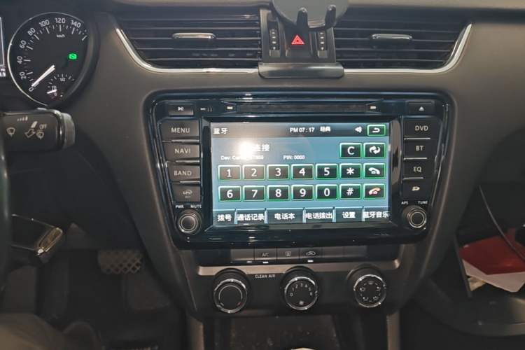 Used Skoda Octavia 2017 1.6L Automatic Smart Drive Edition Audio And AC Panel