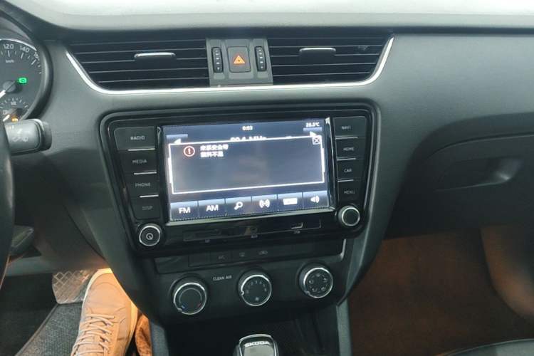 Used Skoda Octavia 2017 1.6L Automatic Smart Drive Edition Audio And AC Panel