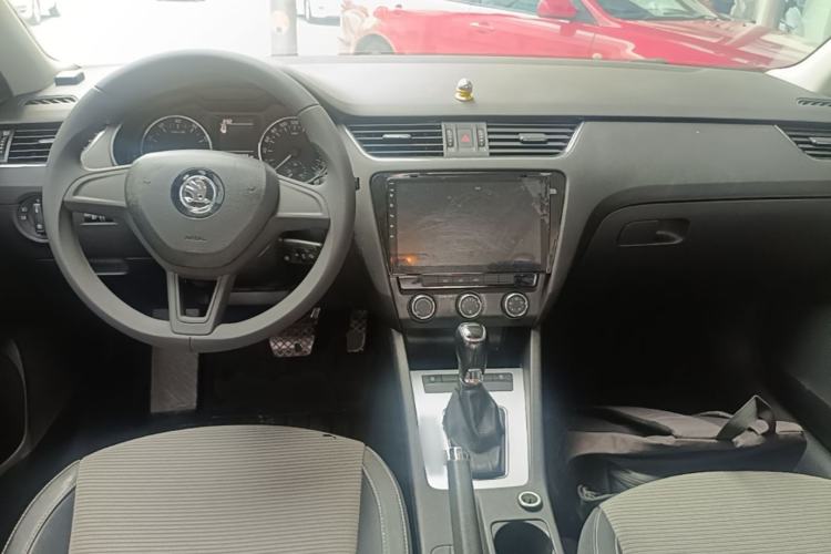 Used Skoda Octavia 2017 1.6L Automatic Chuanxing Edition Center Console