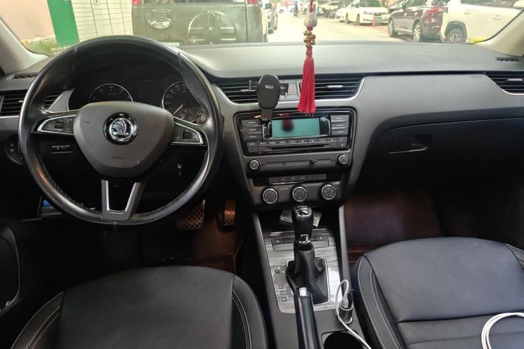 Used Skoda Octavia 2017 1.6L Automatic Smart Drive Edition Center Console