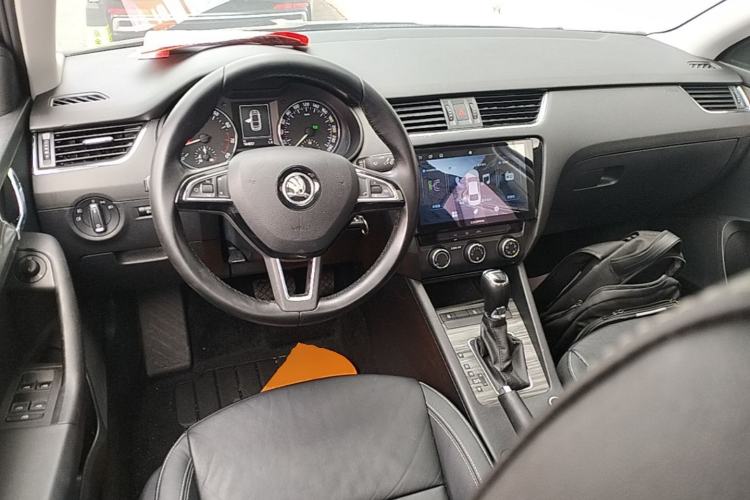 Used Skoda Octavia 2017 1.6L Automatic Smart Drive Edition Center Console