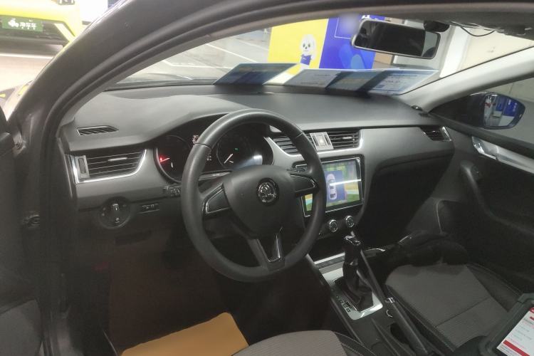 Used Skoda Octavia 2017 1.6L Automatic Chuanxing Edition Center Console