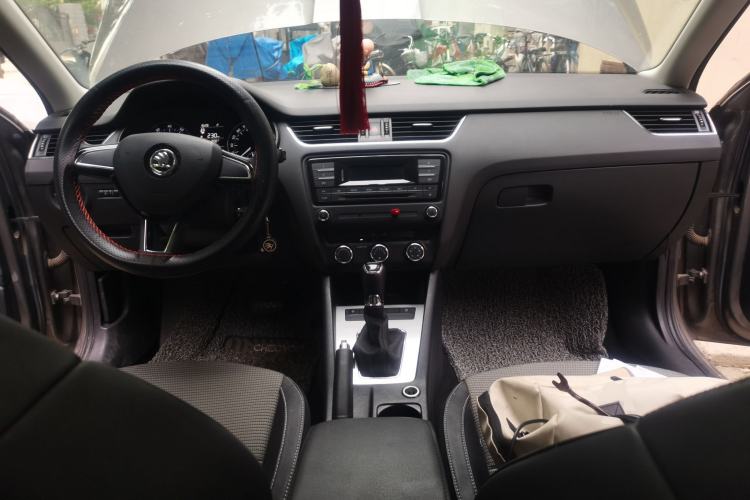 Used Skoda Octavia 2017 1.6L Automatic Chuanxing Edition Center Console