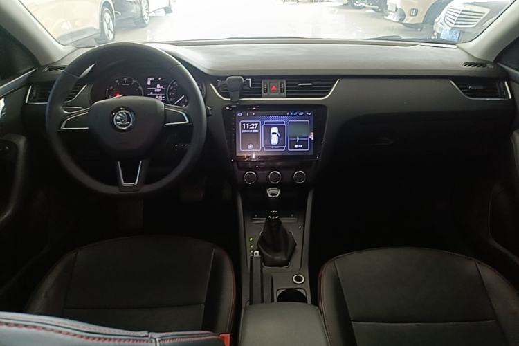 Used Skoda Octavia 2017 Classic Model 1.6L Automatic Comfort Edition Center Console