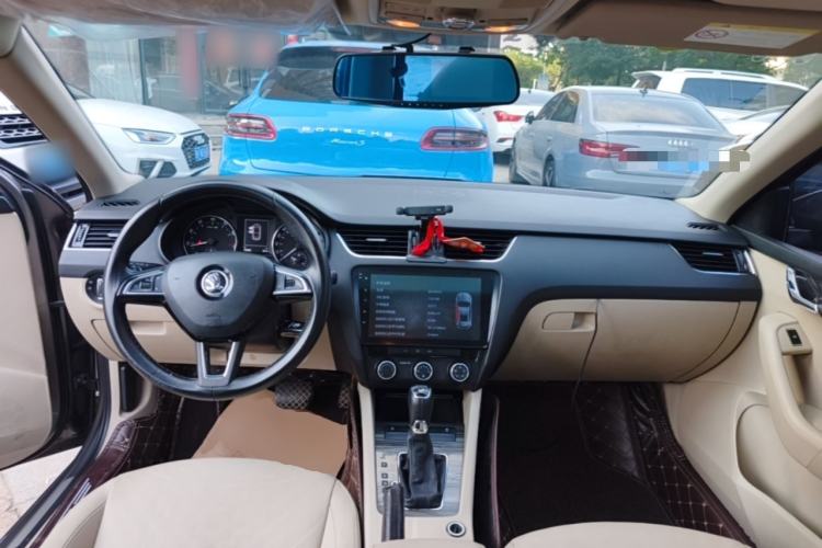 Used Skoda Octavia 2017 1.6L Automatic Smart Drive Edition Center Console