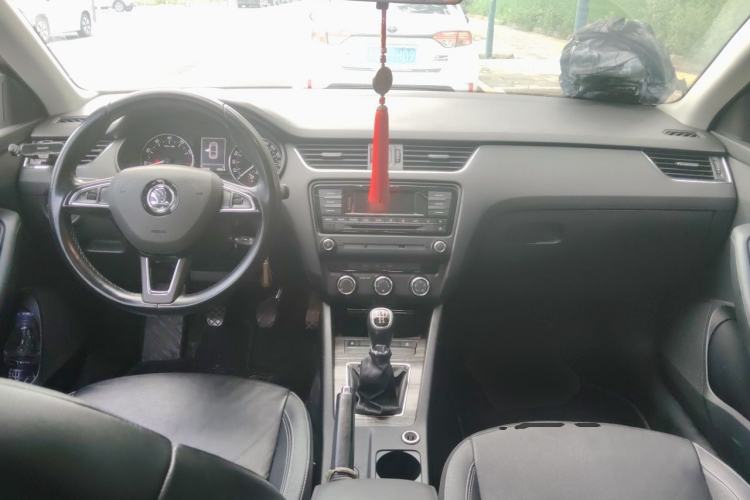 Used Skoda Octavia 2017 1.6L Manual Smart Drive Edition Center Console